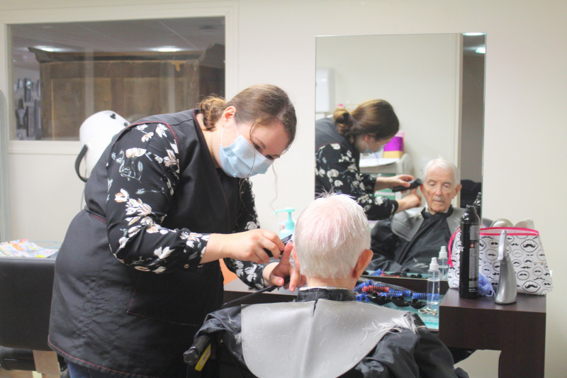 Apres-midi Jeux de mémoire , retour de la coiffeuse