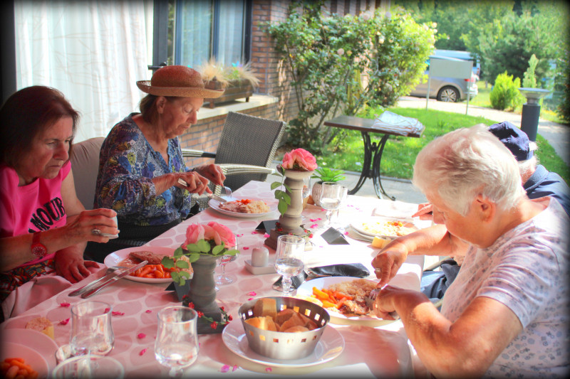 REPAS EN TERRASSE