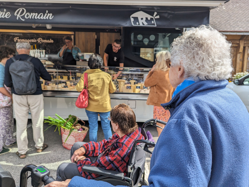 Marché et Balade sur le Perret à Etretat