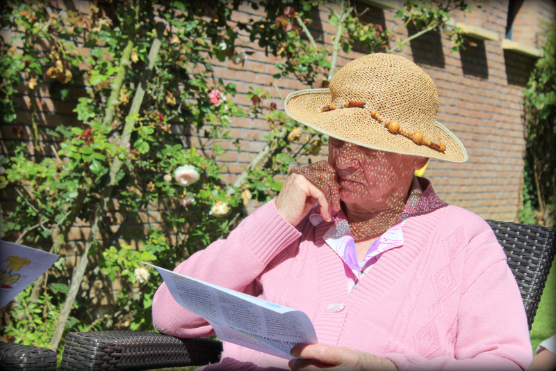 TOUS SUR LA TERRASSE ....pour la collation et la revue de presse !