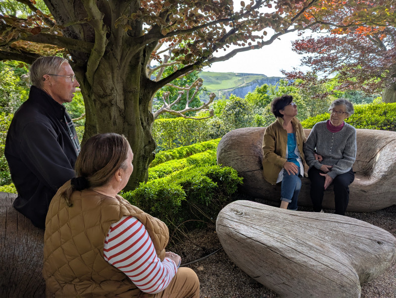 À la découverte du Jardin d’Étretat : sculptures et floraisons envoûtantes