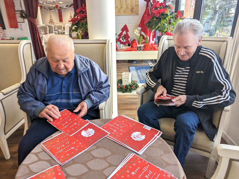 ANIMATION PRÉPARATION DES DÉCORATIONS DE LA TABLE DE NOËL