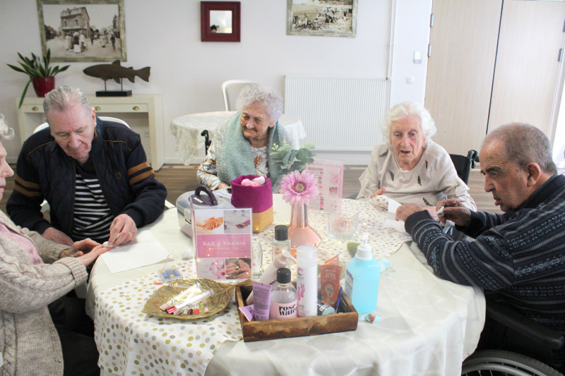 Un atelier bien-être et manucure :  un moment de bonheur partagé par tous