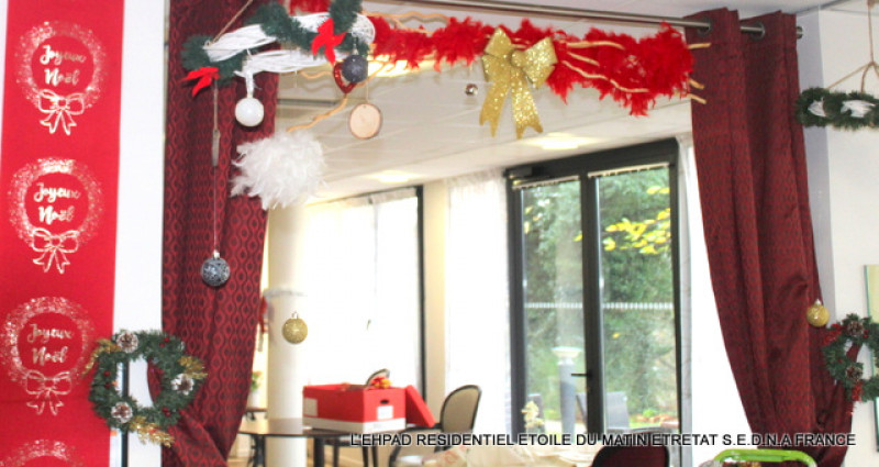 DÉBUT DES DÉCORATIONS DE NOËL A LA RÉSIDENCE