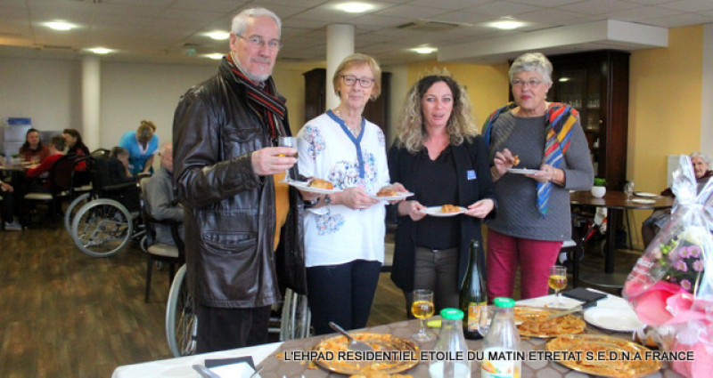 LE MAIRE D’ETRETAT MME MILLET PRESENTE SES VŒUX A LA RESIDENCE