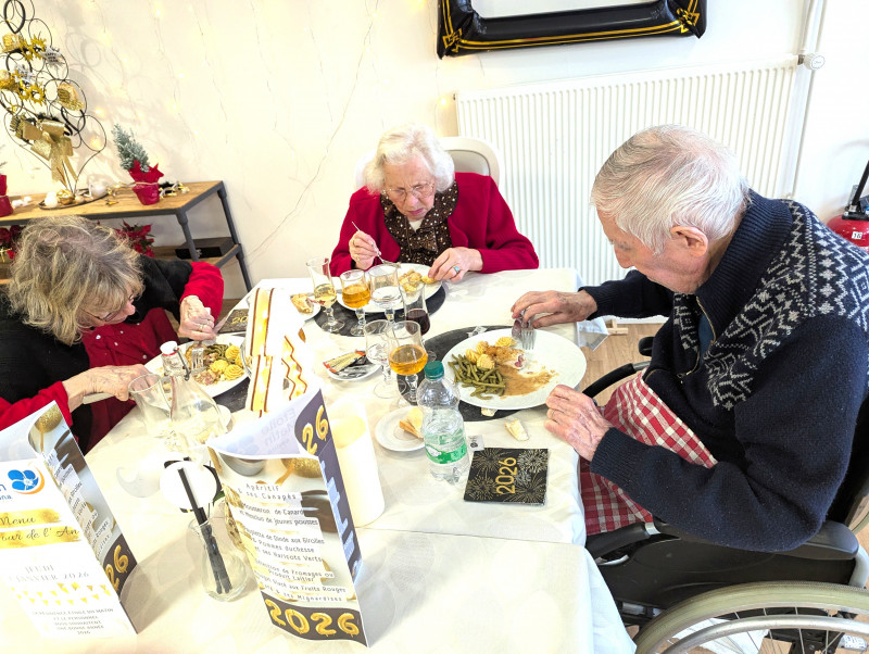 L’ANNÉE COMMENCE EN BEAUTÉ AUTOUR D’UN REPAS FESTIF