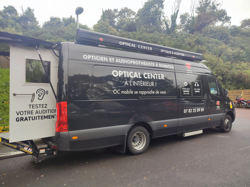 DES JOURNÉES DE DÉPISTAGE RÉUSSIES  pour les oreilles et les yeux de nos résidents grâce au camion Optical Center